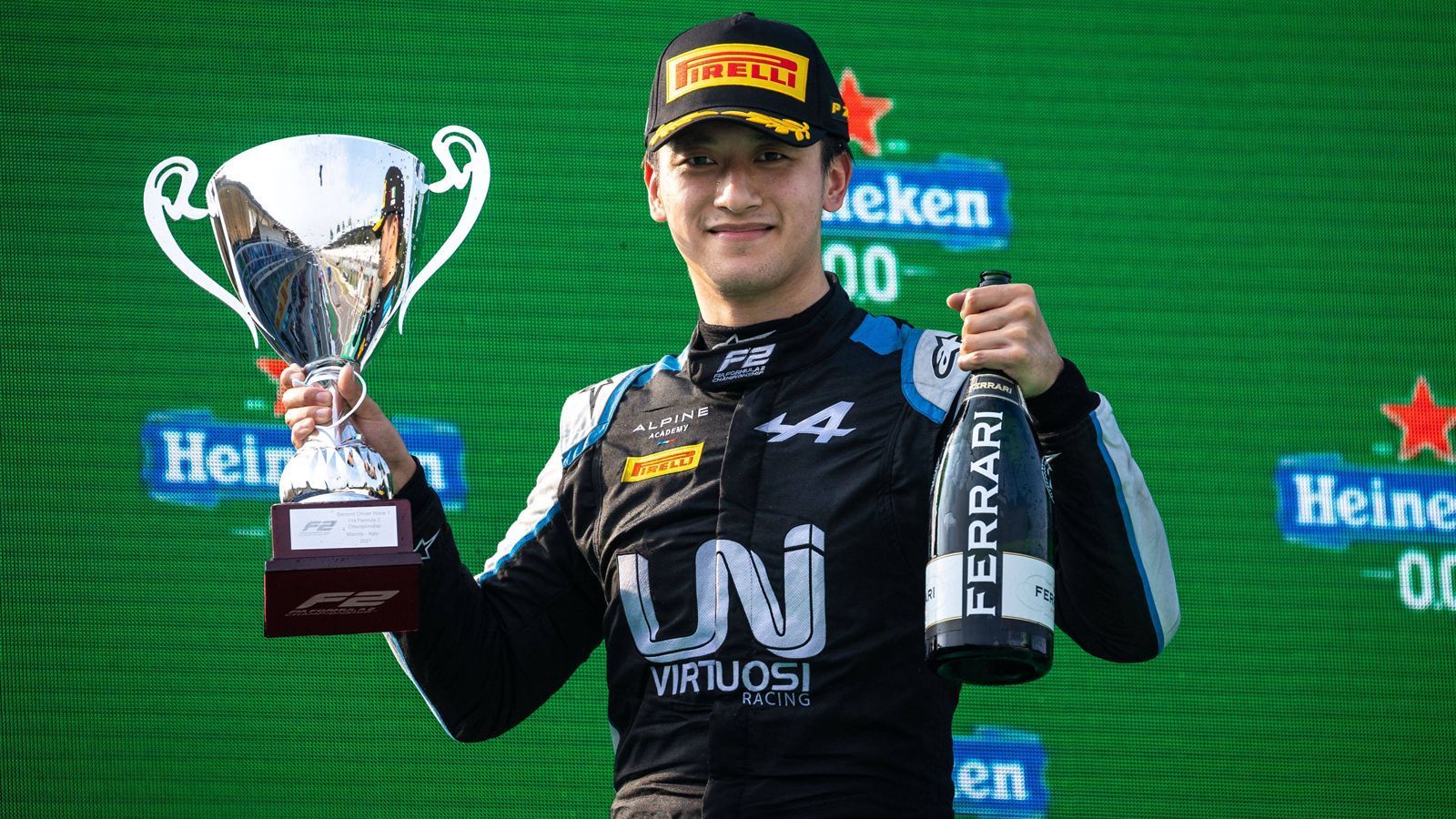 
                <strong>Zhou Guanyu</strong><br>
                Der Chinese gewann in der laufenden Formel-2-Meisterschaft bereits drei Rennen und steht in der Gesamtwertung auf Platz 2. Zwischenzeitlich gab es Medienberichte, der 22-Jährige würde ein Sponsorenpaket über 30 Millionen Euro mit zu Alfa Romeo bringen. Alfa-Teamchef Fred Vasseur dementierte gegenüber "GPFans": "Die Zahlen, die da genannt werden, sind reine Spekulation und Bulls**t." Gleichwohl lobt er die Leistungen von Guanyu. Was ebenfalls für ihn spricht: Der Einstieg eines chinesisches Fahrers könnte für die Formel 1 und speziell für Alfa Romeo gleichbedeutend mit dem Zuwachs einer großen Fangemeinde sein.
              