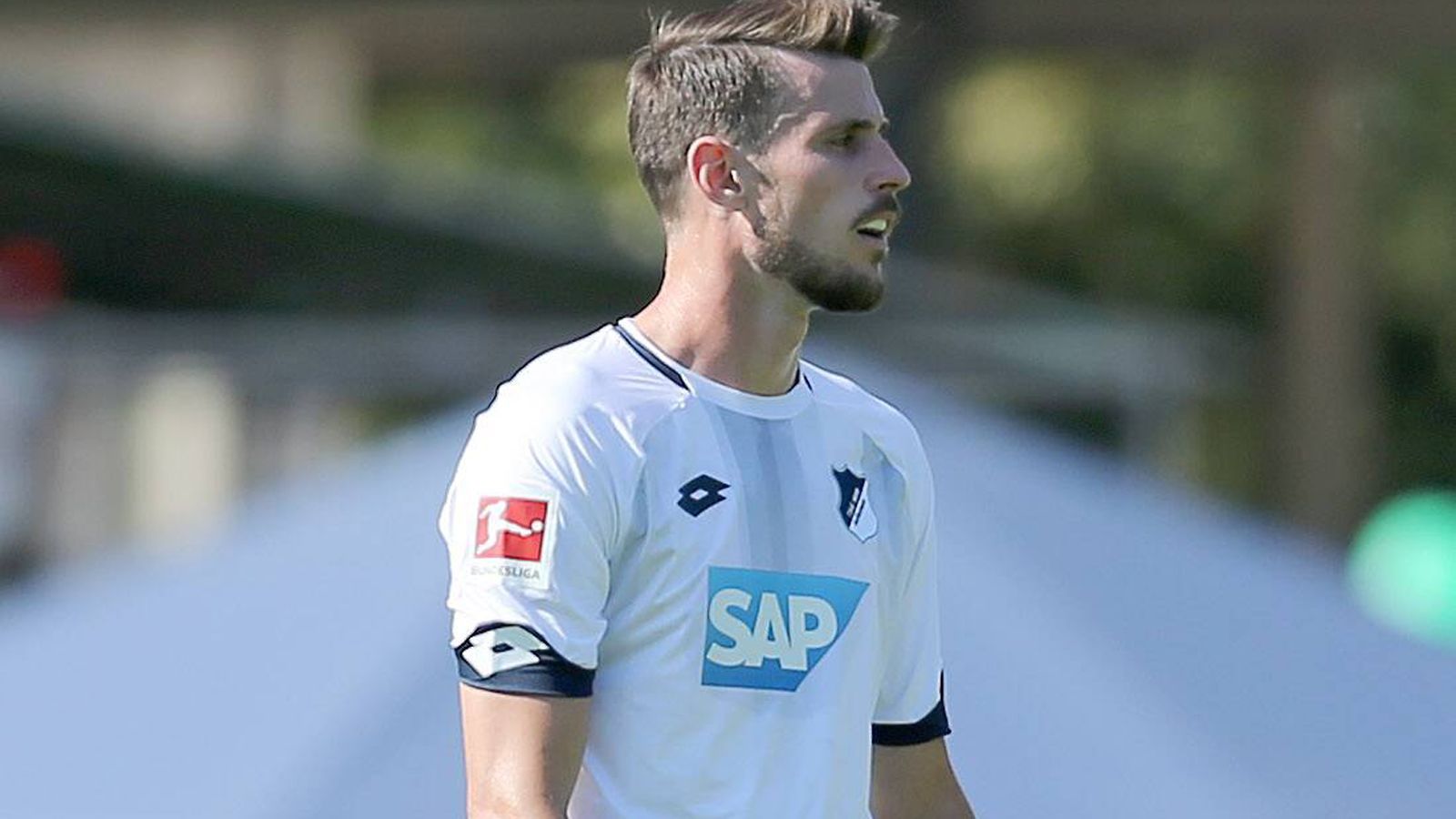 
                <strong>Havard Nordtveit (1899 Hoffenheim)</strong><br>
                In der 74. Minute wird Havard Nordtveit bei der TSG eingewechselt,  vier Minuten später entscheidet Schiedsrichter Dankert nach einer angeblich regelwidrigen des Norwegers an Ribery auf Elfmeter - eine bittere Entscheidung zu Lasten des Hoffenheimer Jokers. Ansonsten kann der Joker keinen positiven Einfluss mehr auf das Spiel seines Teams nehmen. ran-Note: 4
              