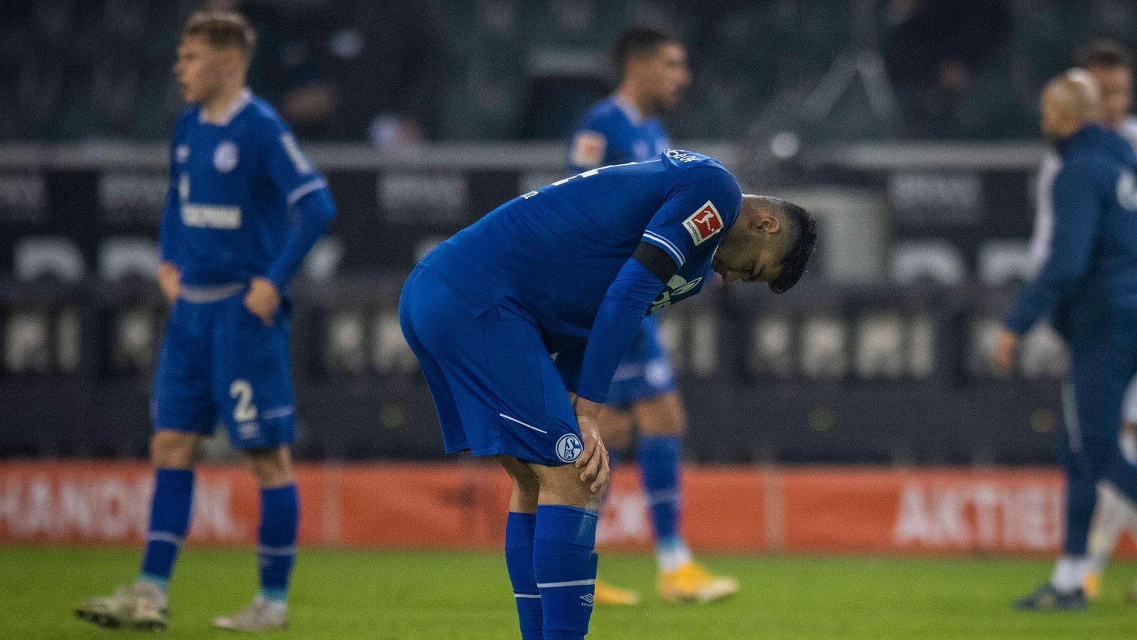 
                <strong>Platz 4: FC Schalke 04 (25 Spiele ohne Sieg*)</strong><br>
                Liga: Bundesliga - Zeitraum: 25. Januar 2020 bis heute* - Im Anschluss abgestiegen? Noch offen - *Serie dauert noch an
              