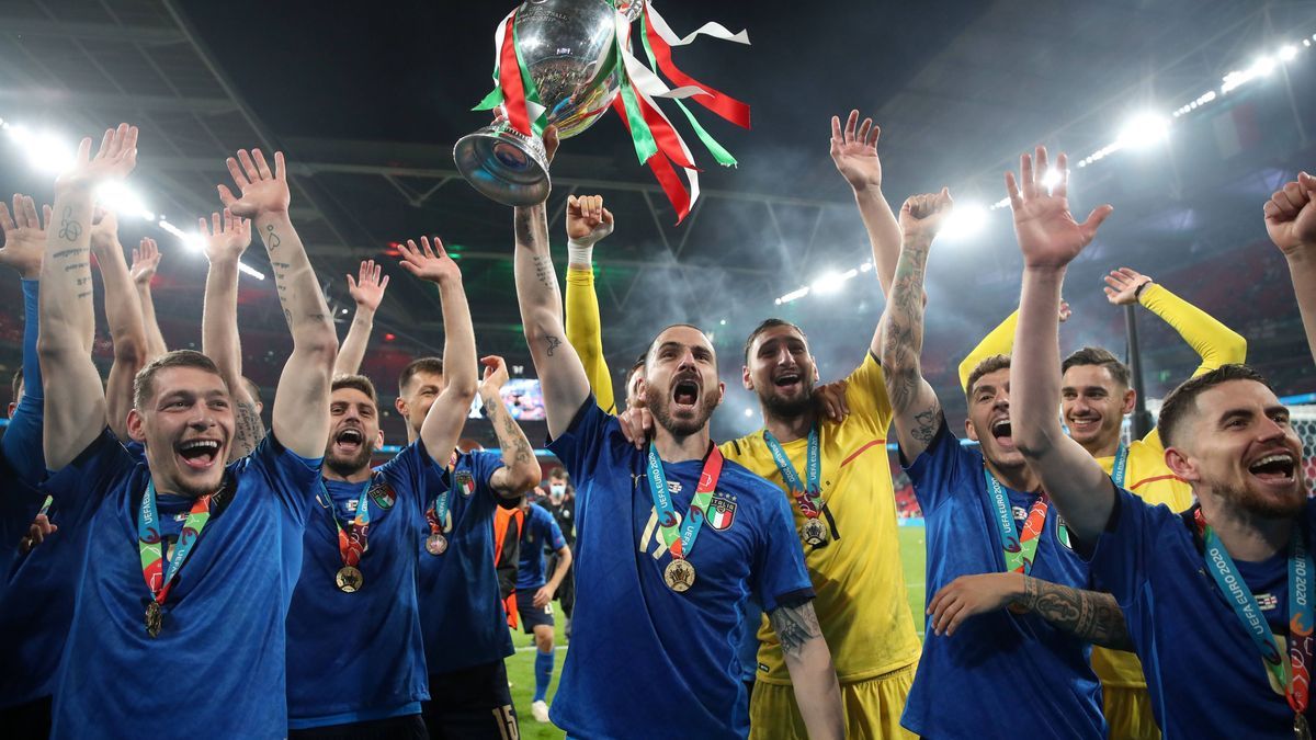 Leonardo Bonucci File Photo File photo dated 11-07-2021 of Italy s Leonardo Bonucci celebrating with the trophy after winning the UEFA EURO, EM, Europameisterschaft,Fussball 2020 Final. Italy capta...