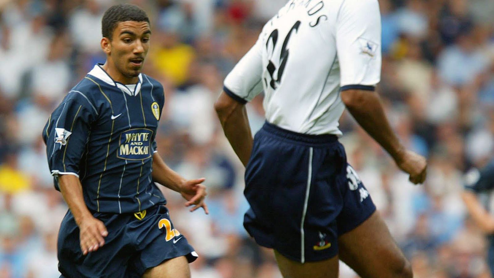 
                <strong>Platz 5: Aaron Lennon (Leeds United)</strong><br>
                &#x2022; Alter beim Debüt: 16 Jahre, vier Monate, sieben Tage<br>&#x2022; Begegnung: Tottenham Hotspur - Leeds United 2:1 (23. August 2003)<br>
              