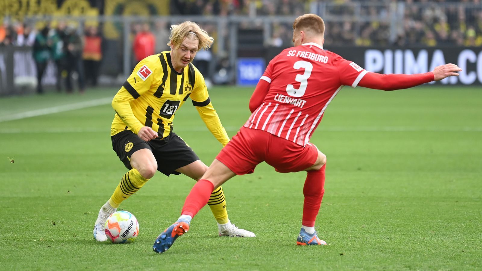 
                <strong>Julian Brandt </strong><br>
                Auf der rechten Seite wirbelt Nationalspieler Brandt im BVB-Trikot gegen Freiburg – das allerdings lange nur mit mäßigem Erfolg. Guten Ansätzen wie einem Distanzschuss in der 13. Minute folgen Undiszipliniertheiten wie eine Gelb Karte wegen Ballwegschlagens. Seinen großen Auftritt hat er in der 70. Minute, als er aus der Distanz das 4:1 für den BVB erzielt. ran-Note: 2.
              