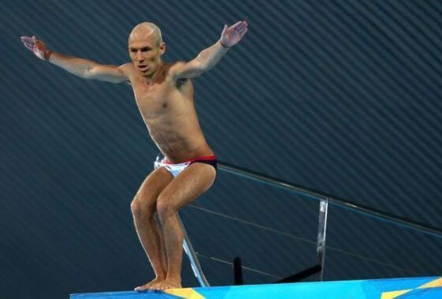 
                <strong>Arjen Robben - Leider theatralisch</strong><br>
                Kurz vor dem Abheben - Arjen Robben bei Twitter als Turmspringer ...
              