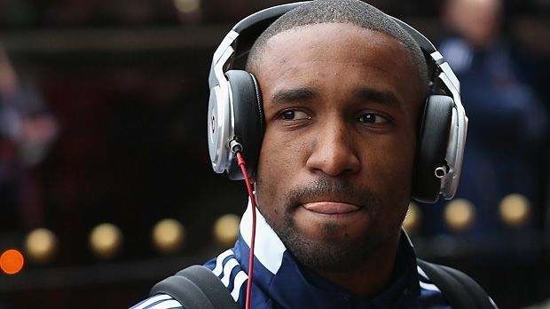 
                <strong>Jermain Defoe</strong><br>
                Auch kurzfristige Reisen dürfen kein Problem sein. Schließlich muss sich Defoes künftige rechte Hand auch um die Einrichtung von Ferienwohnungen kümmern.
              