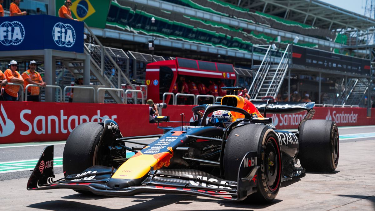 Formula?1?MSC?Cruises?Grande?Prêmio?de?São?Paulo?2025 Remy Midez OVERTAKE MAXPPP - São?Paulo 08 11 2025 01 VERSTAPPEN Max (nld), Oracle Red Bull Racing, action at the Formula?1?MSC?Cruises?Grande?P...