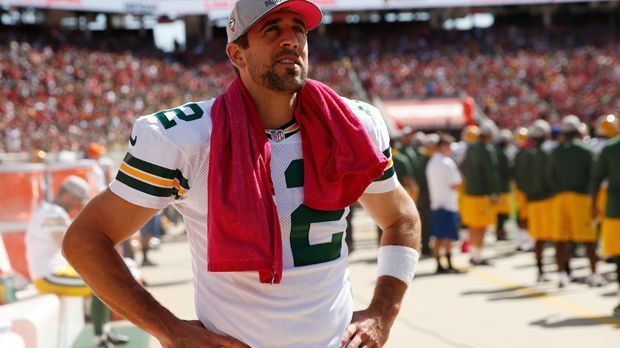 
                <strong>Green Bay Packers</strong><br>
                Platz 5: Green Bay Packers. Die Niederlage gegen die Caroline Panthers macht deutlich, dass Aaron Rodgers nicht unantastbar ist. Beim Quarterback schlichen sich ungewohnte Fehler ein, vor allem wenn er unter Druck geriet. Auch die O-Line und seine Receiver zeigten deutliche Schwächen und müssen in der kommenden Woche einiges aufarbeiten.
              