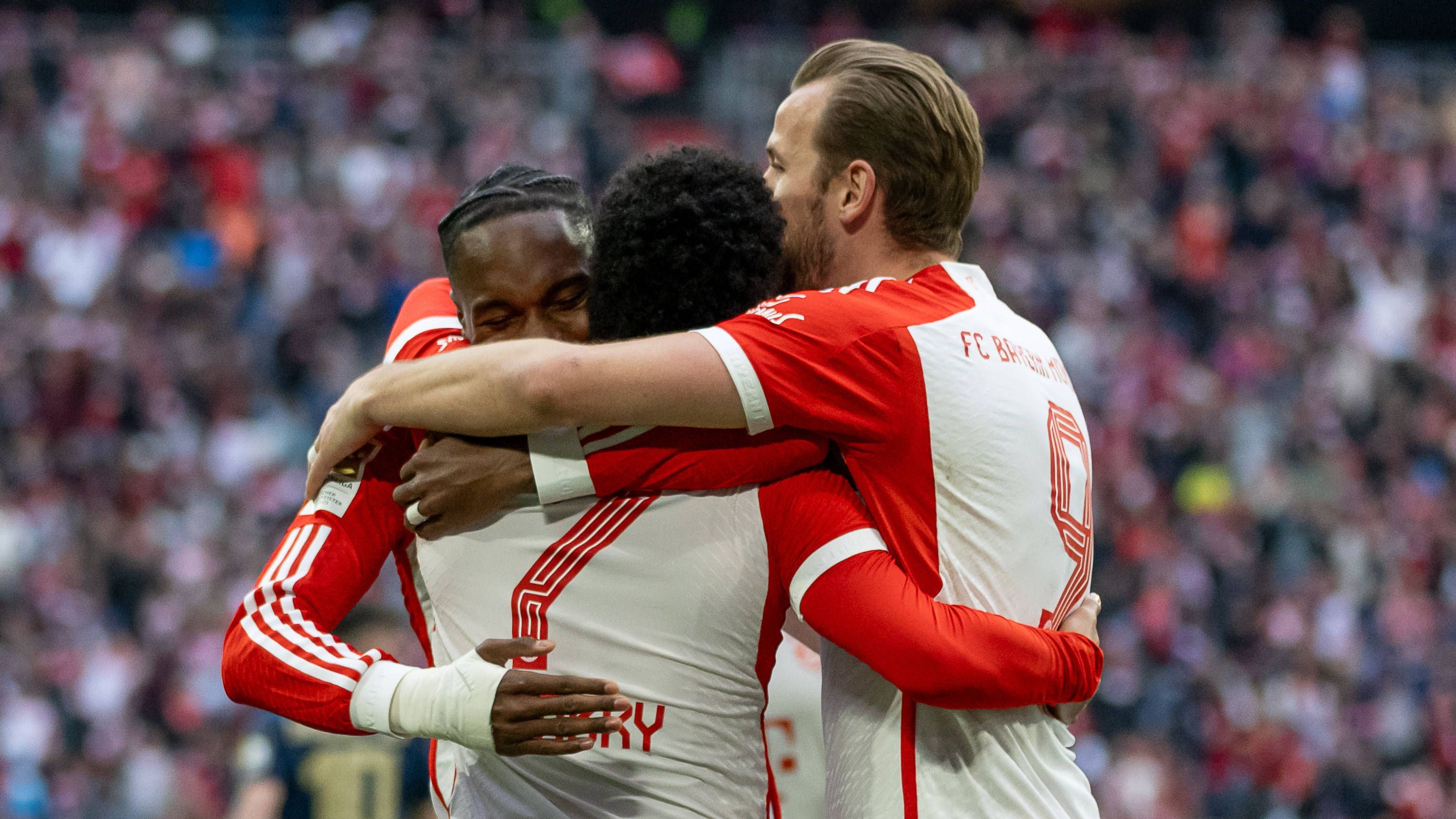 <strong>Bayern tanken Selbstvertrauen – Tuchel verabschiedet sich mit CL-Titel</strong><br>Für Bayern München ist es eine Saison zum Vergessen....oder etwa doch nicht? Zwei Titel können die Münchner theoretisch noch holen. Die Liga ist im Grunde durch, die Champions League allerdings noch lange nicht. Zum besten Zeitpunkt meldet sich der Rekordmeister zurück und schießt Mainz 05 mit 8:1 aus der Allianz Arena.