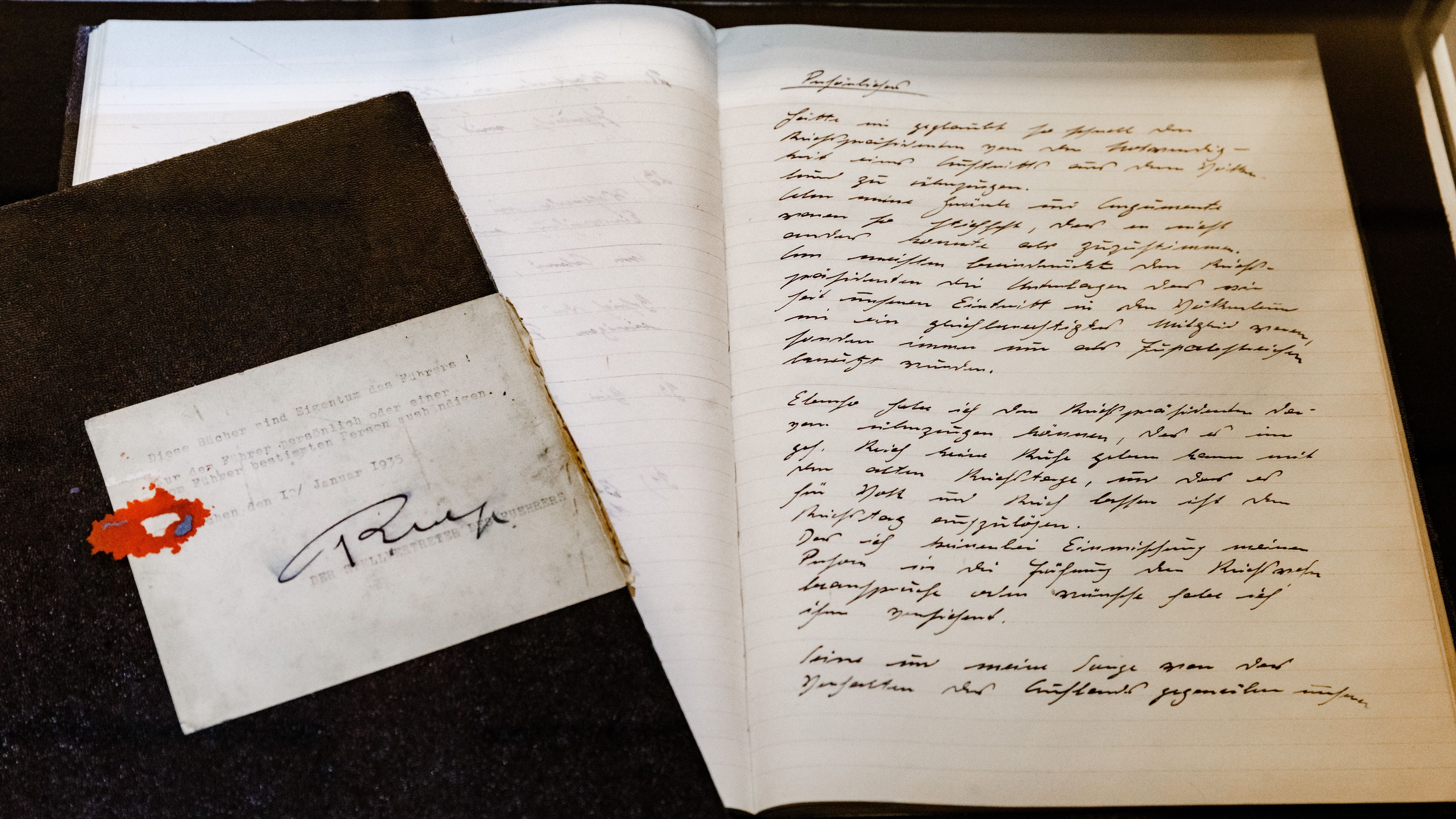 Die gefälschten Hitler-Tagebücher, die der "Stern" 1983 veröffentlichte, werden an das Bundesarchiv im Laufe des Jahres übergeben.