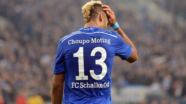 
                <strong>Linker Mittelfeldspieler: Eric-Maxim Choupo-Moting</strong><br>
                Linker Mittelfeldspieler: Eric-Maxim Choupo-Moting. Vom Kameruner war in Prag nur sehr selten was zu sehen. Kaum Ballkontakte, kaum gefährliche Szenen. Immerhin: Er war stets bemüht. Kein besonders gutes Zeugnis für einen Offensivspieler. ran-Note: 4
              