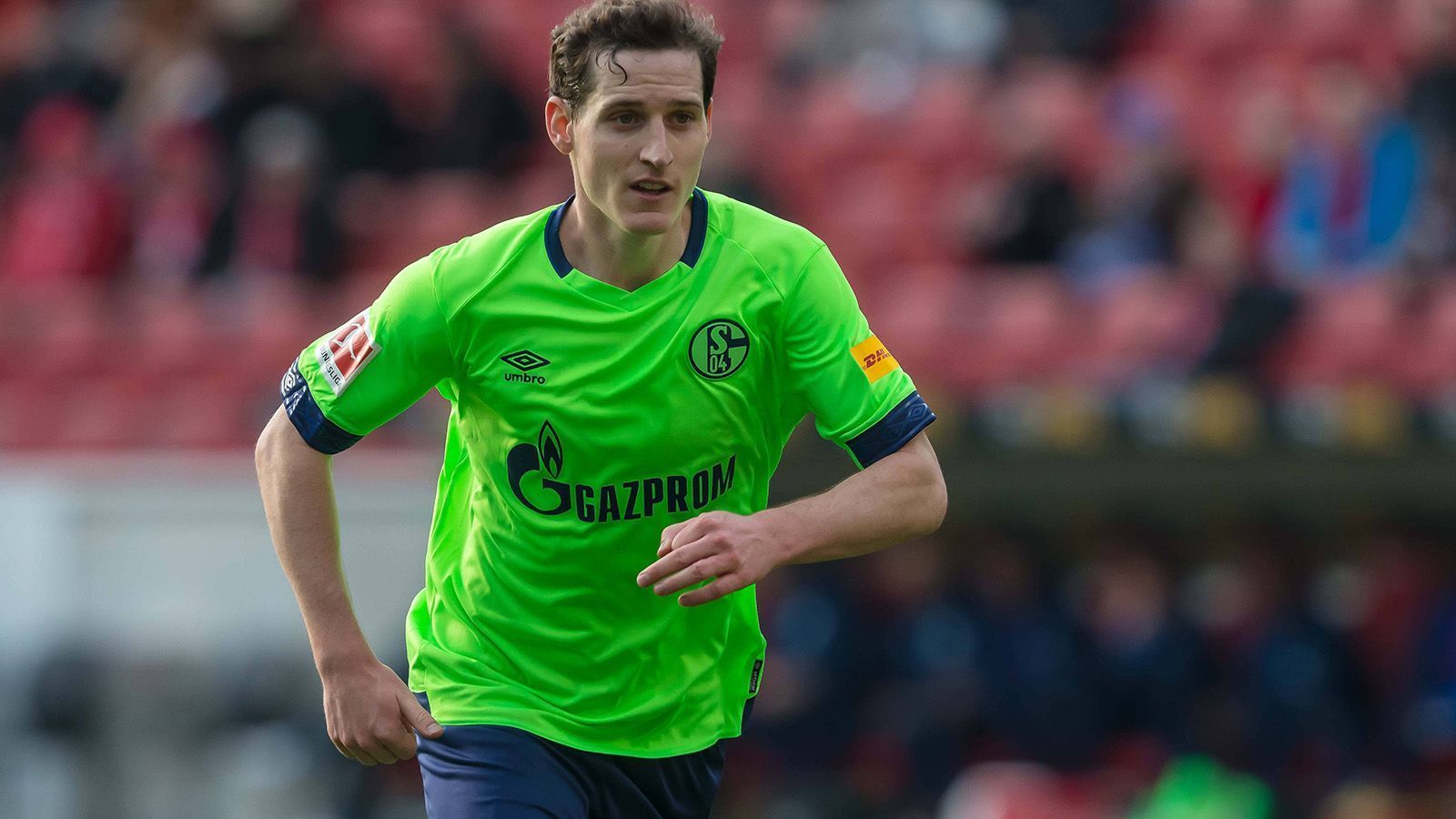 
                <strong>Sebastian Rudy</strong><br>
                Sebastian Rudy kam im Sommer für stattliche 16 Millionen Euro aus München nach Gelsenkirchen. Seitdem sucht er seine Form und musste viel Kritik einstecken. Trotz hoher Erwartungen hat der 29-Jährige seinen Platz im Tedesco-System nie wirklich gefunden. Sollte Rudy nach nur einem Jahr wieder gehen, würde Schalke wohl einige Millionen an Transfersumme einbüßen.
              