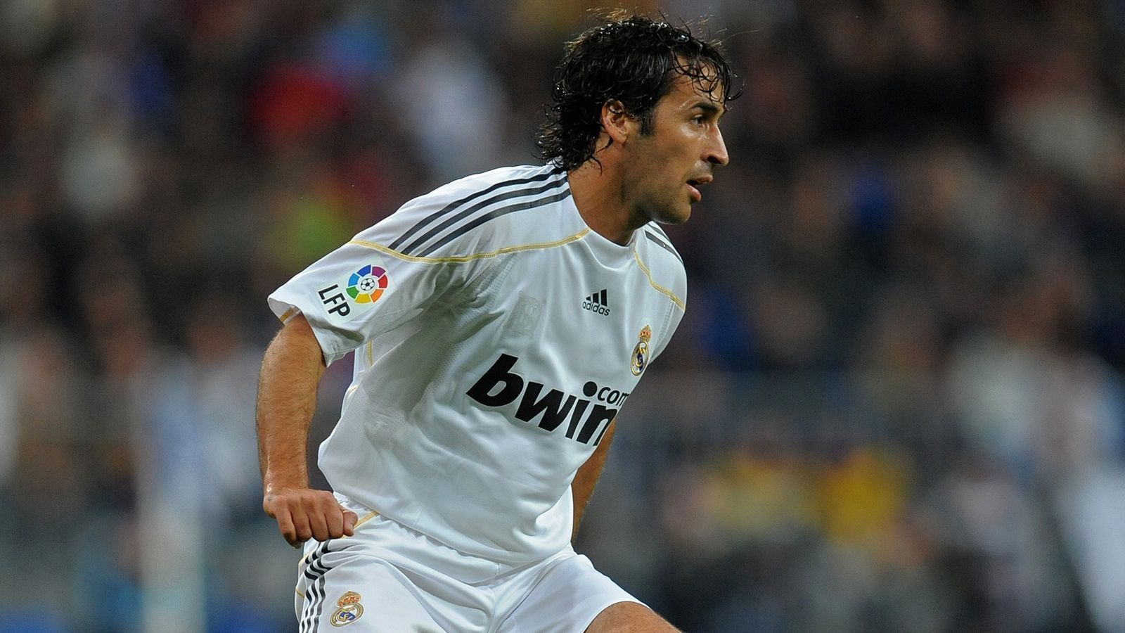 
                <strong>Platz 3: Raul</strong><br>
                Vereine: Real Madrid, FC Schalke 0471 Tore in 142 Spielen 
              