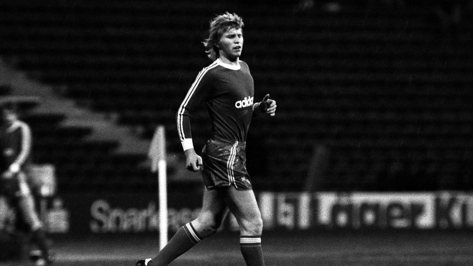 
                <strong>Bernd Förster</strong><br>
                &#x2022; FC Bayern München: 1974 bis 1976 -<br>&#x2022; VfB Stuttgart: 1978 bis 1986<br>
              