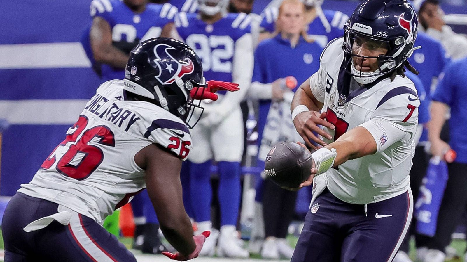 <strong>Sonntag: Houston Texans at Indianapolis Colts</strong><br>Ein weiterer Dauerbrenner, ein Divisionduell mit langer Geschichte: Die Texans gehen als Favorit in der AFC South ins Rennen, den Colts wird hingegen wenig zugetraut. Aber wer weiß, vielleicht schockt der Underdog die Texans um den Offensive Rookie of the Year C.J. Stroud (im Bild).