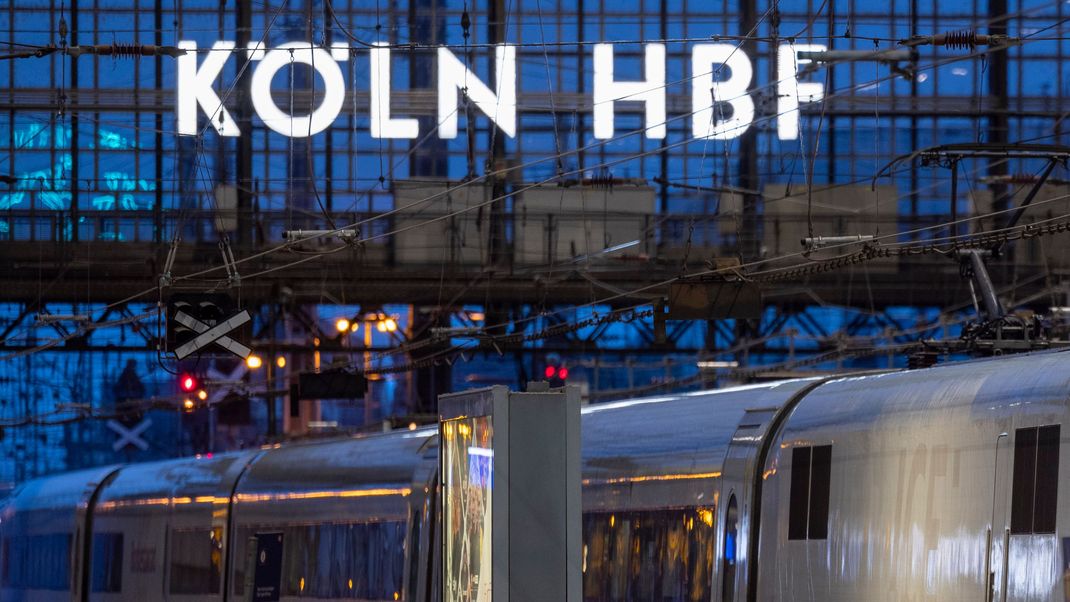 Nahezu zeitgleich gab es am Kölner Hauptbahnhof zwei Todesfälle.