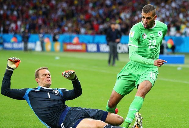 
                <strong>Deutschland vs. Algerien (2:1 n.V.) - Neuer macht den Libero</strong><br>
                Auch hier ist Neuer zur Stelle. Er macht das Spiel seines Lebens.
              