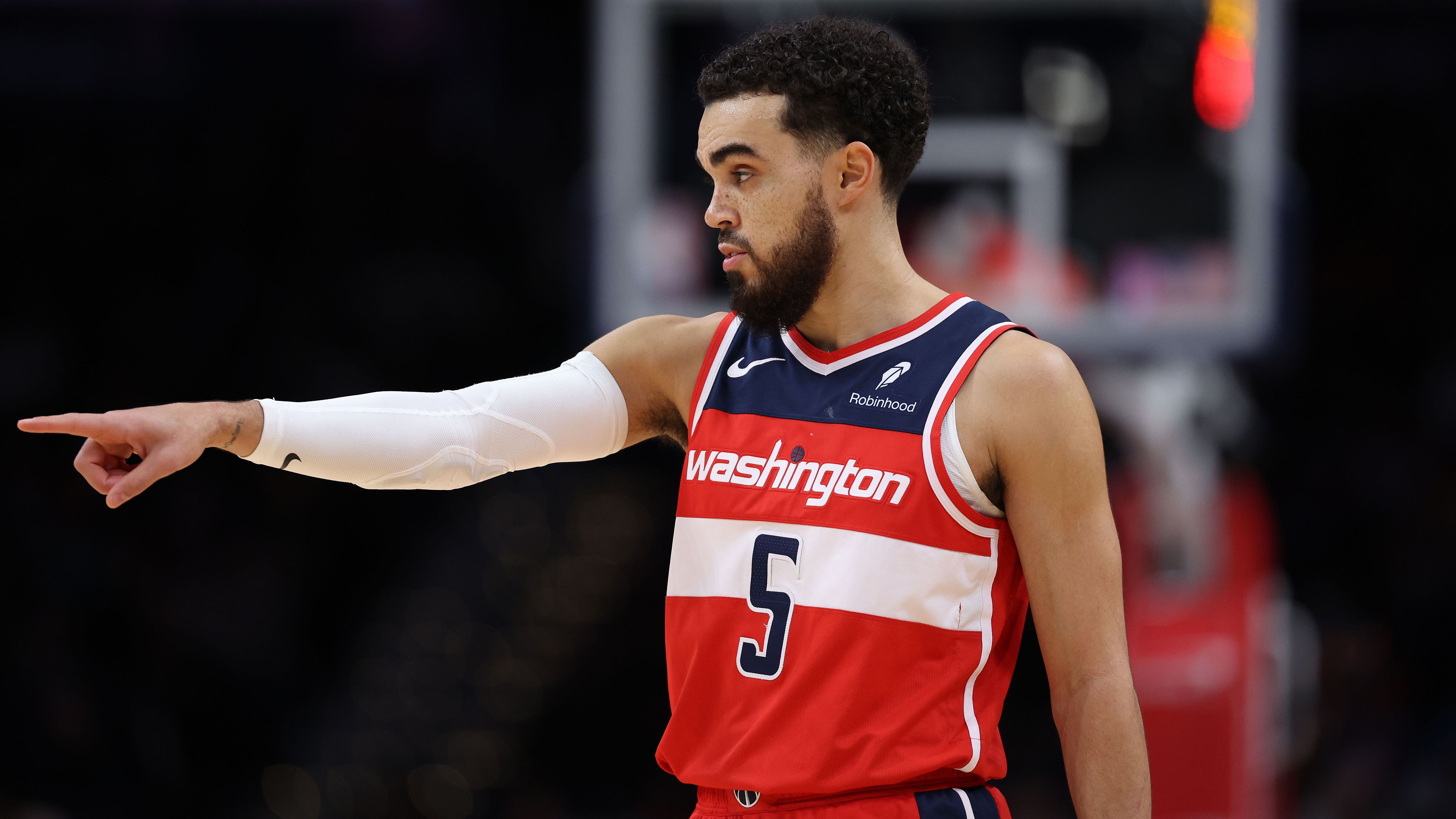 <strong>Tyus Jones</strong> <br>Position: Point Guard<br>Letztes Team: Washington Wizards<br>Letztes Gehalt: 14 Millionen Dollar<br>Stats 2023/24: 12,0 Punkte, 2,7 Rebounds, 7,3 Assists