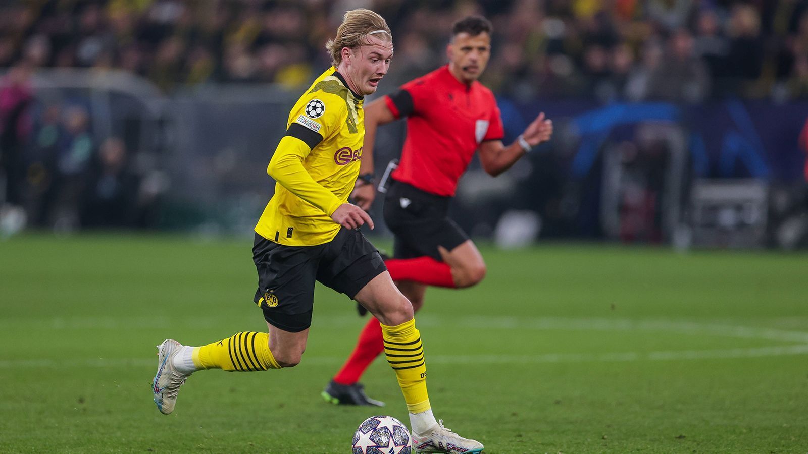 
                <strong>Julian Brandt (Borussia Dortmund)</strong><br>
                Von rechts im Mittelfeld sollte Julian Brandt Druck auf die Chelsea-Abwehr machen, das gelingt dem Nationalspieler aber nur phasenweise, etwa durch einen guten Distanzschuss nach gut einer Stunde. In der Anfangsphase bringt er hingegen durch einen ganz schwachen Pass Mitspieler Can beinahe zu einem möglicherweise folgenschweren Ballverlust. ran-Note: 3.
              