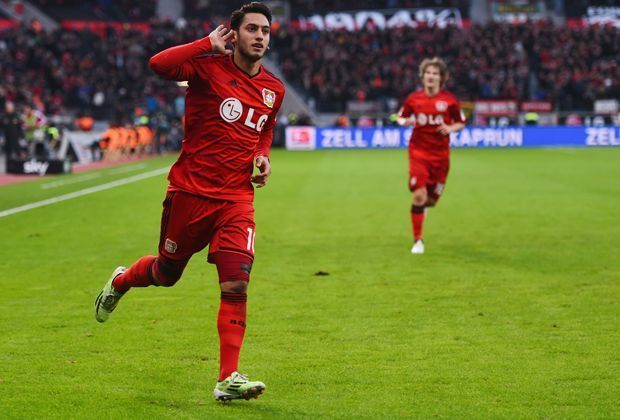 
                <strong>Platz 8: Hakan Calhanoglu (Bayer 04 Leverkusen)</strong><br>
                Auf Platz acht schießt sich der erste Spieler der Bundesliga: Hakan Calhanoglu mit vier Toren! Keiner traf häufiger - allerdings probierte es der Mittelfeldspieler von Bayer Leverkusen auch schon 30 Mal und erreicht somit "nur" eine Quote von 13,3 Prozent.
              