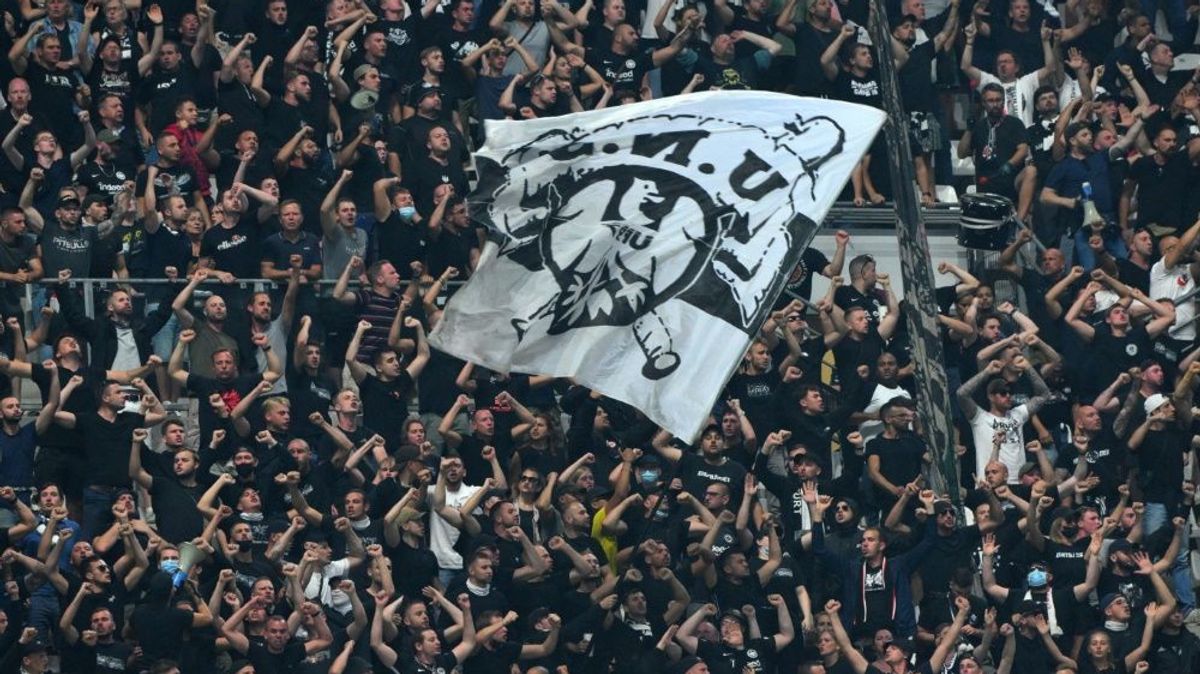 Schwer verletzter Fan zurück in Frankfurt