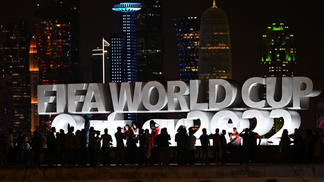 Bei der WM in Katar ist ein Sportjournalist während eines Spiels verstorben.