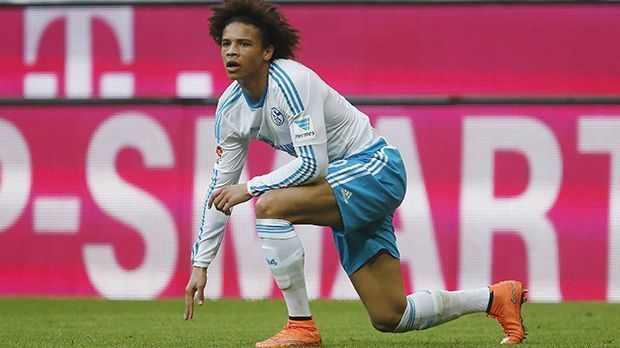 
                <strong>Leroy Sane (FC Schalke 04)</strong><br>
                Leroy Sane: Nicht das Spiel des Youngsters! Hatte vor allem mit defensiven Aufgaben zu tun, die er auch engagiert erledigte. Dadurch fehlte jedoch die Leichtigkeit für seine schnellen Aktionen nach vorne. Häufig kam es zu Missverständnissen mit den Mitspielern. ran-Note:  4.
              