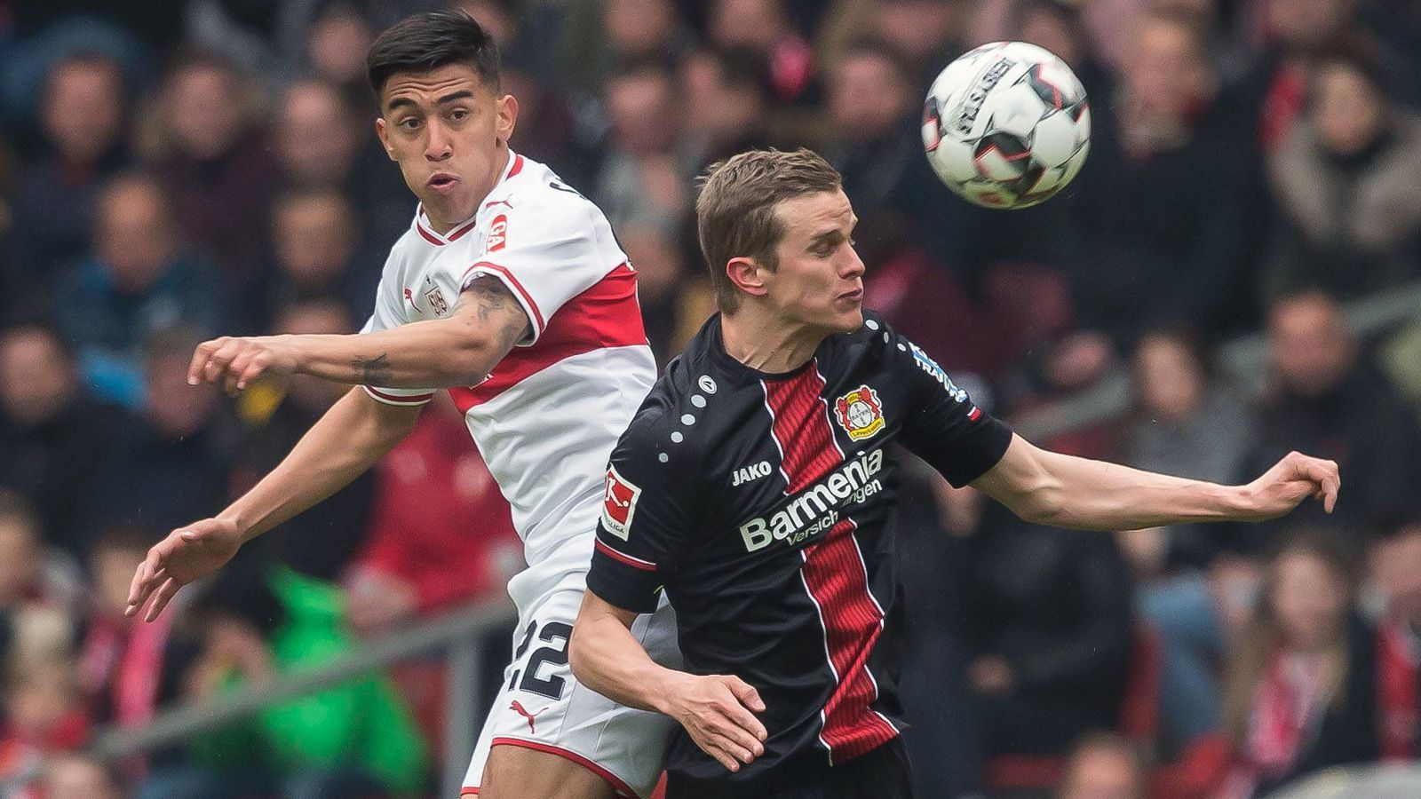 
                <strong>Bayer Leverkusen - VfB Stuttgart</strong><br>
                Zum Duell zwischen einem Top-Team der Bundesliga und einem Top-Team der 2. Bundesliga, kommt es im DFB-Pokal-Achtelfinalspiel von Bayer Leverkusen gegen den VfB Stuttgart. Während die Schwaben in der 2. Bundesliga in so gut wie jedem Spiel als Favorit auflaufen, ist das am Mittwochabend etwas anders. Denn natürlich hat die Werkself sowohl Anspruch als auch Qualität, um gegen die Stuttgarter das Viertelfinale zu erreichen. Zudem hat Stuttgart in der laufenden Spielzeit auswärts in der 2. Bundesliga keine außergewöhnlich tolle Bilanz (zwei Siege, fünf Unentschieden, drei Niederlagen). Daher liegt eine VfB-Sensation im Rheinland nicht zwingend auf der Hand. ran.de-Tipp: 1:0
              