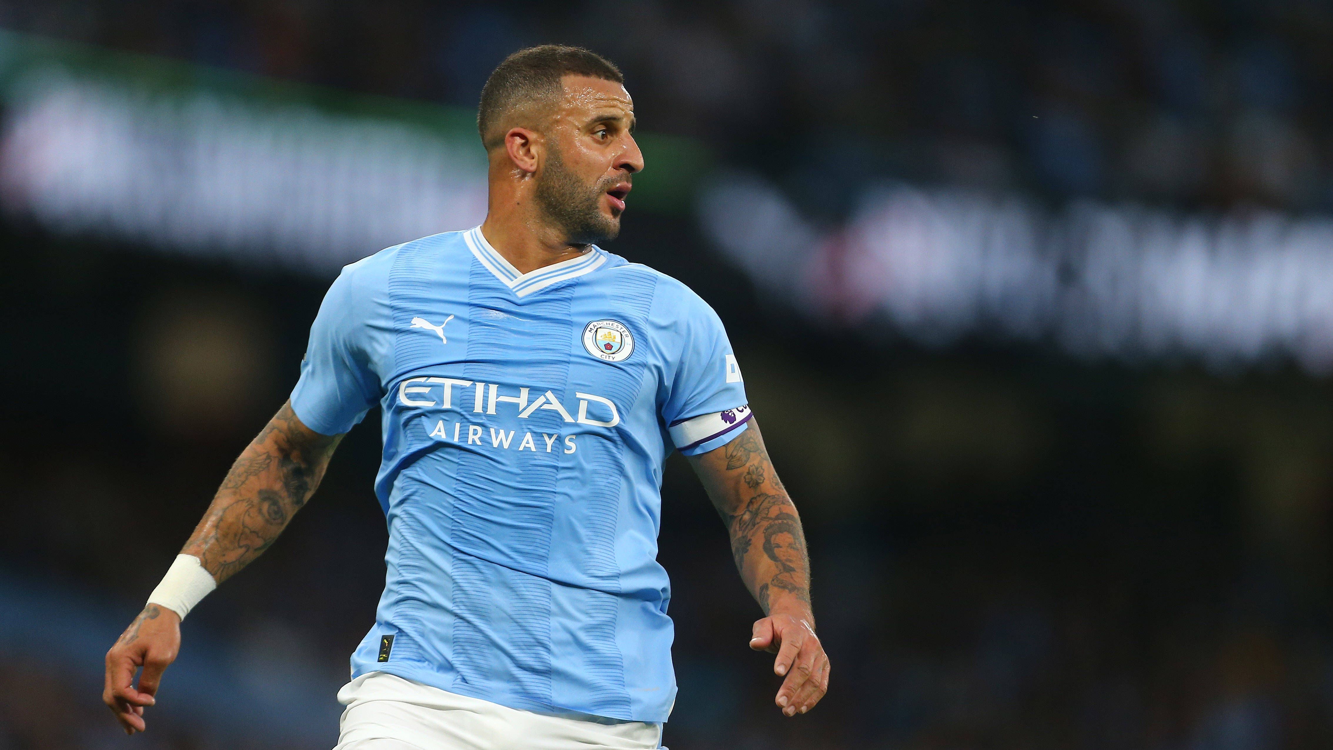 <strong>Kyle Walker (Manchester City)</strong><br>Bereits im Juli hatten sich die Bayern und Kyle Walker mehreren Medienberichten zufolge auf einen Vertrag geeinigt, bevor sich der englische Nationalspieler nach einem Gespräch mit Guardiola zu einem Verbleib bei den Citizens entschied. Wie "L'Equipe" berichtet, soll sich Bayern nun im zweiten Anlauf um einen Wechsel bemühen - bisher jedoch ohne Erfolg.