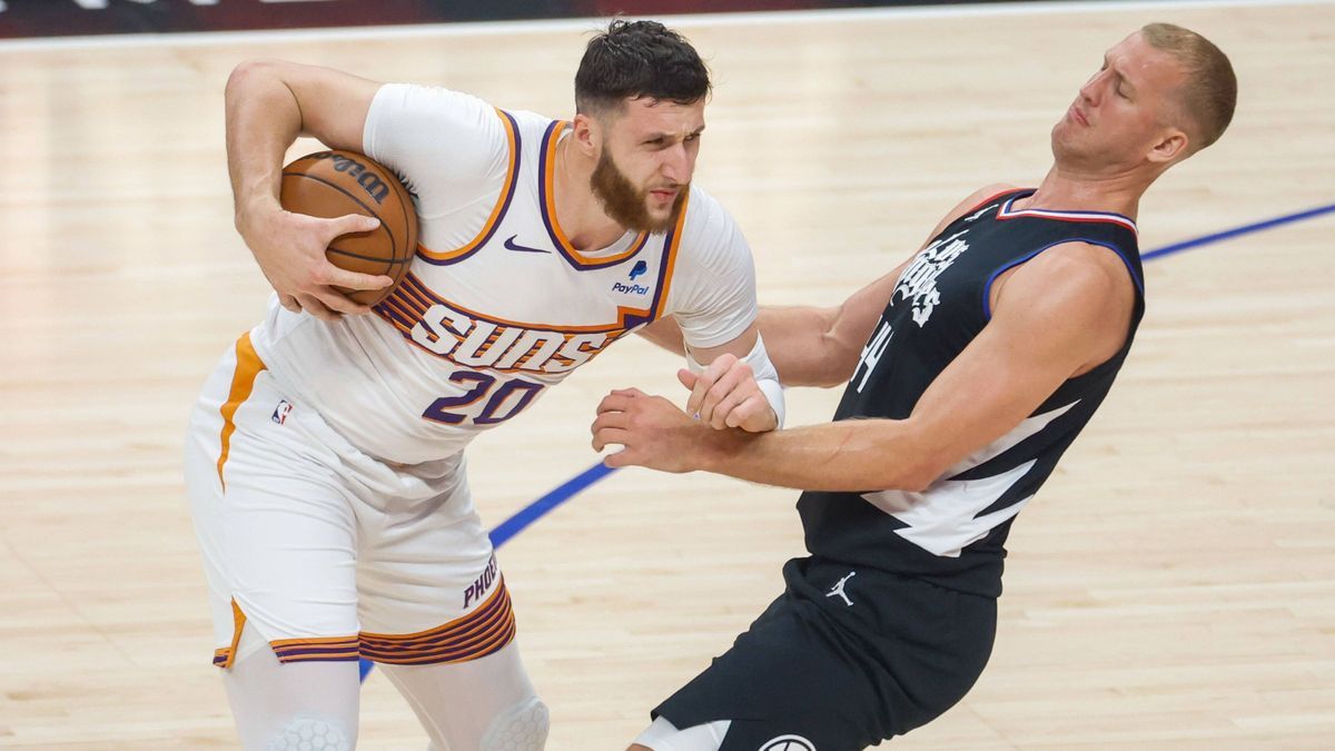 April 10, 2024, Los Angeles, California, USA: Phoenix Suns Jusuf Nurkic 20 is defended by Los Angeles Clippers Mason Plemlee 44 during an NBA, Basketball Herren, USA basketball game at Crypto.com A...