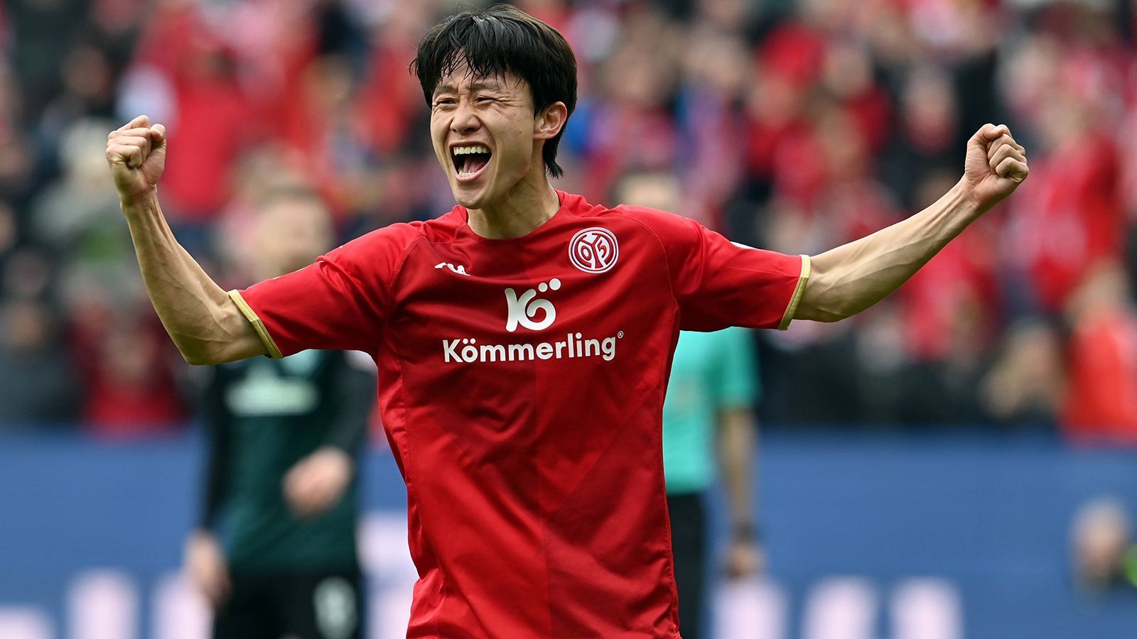 
                <strong>Mittelfeld: Jae-sung Lee</strong><br>
                &#x2022; Team: Mainz 05<br>&#x2022; Nation: Südkorea<br>
              