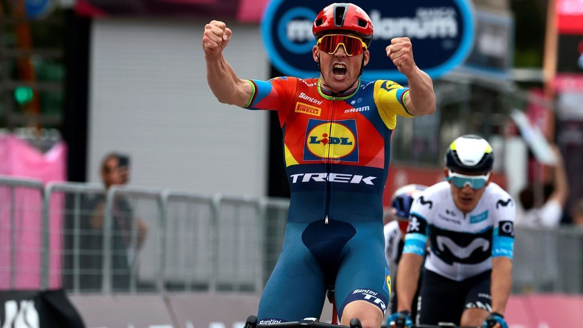 Mads Pedersen feiert in Albanien