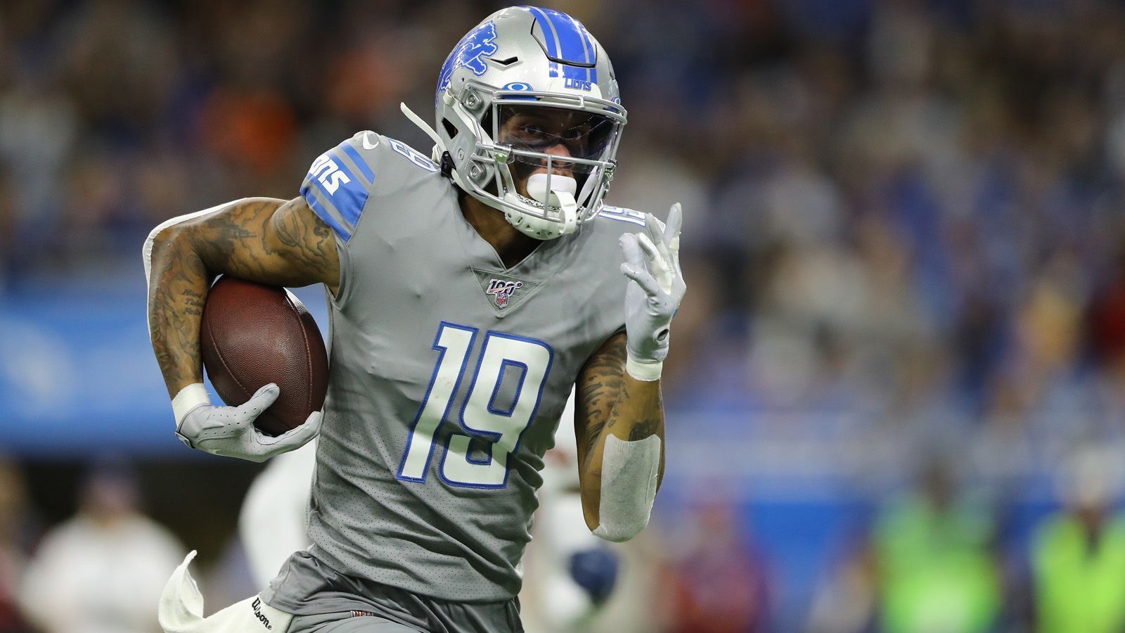 
                <strong>WR: Kenny Golladay (vs. New Orleans Saints)</strong><br>
                Die Lions haben zwar schon zwei Niederlagen gesammelt, fliegen aber dennoch etwas unter dem Radar. Die von Matt Stafford angeführte Offense ist zwar bekannt dafür, Führungen herzuschenken, konnte aber am Wochenende die starken Arizona Cardinals bezwingen. Vielleicht ist das Team von Matt Patricia nun etwas beflügelt und kann gegen die etwas enttäuschenden New Orleans Saints, die bislang keine gute Pass-Verteidigung haben, noch einen draufsetzen. Sollte Stafford die nötige Zeit haben, wird er Kenny Golladay suchen. 
              