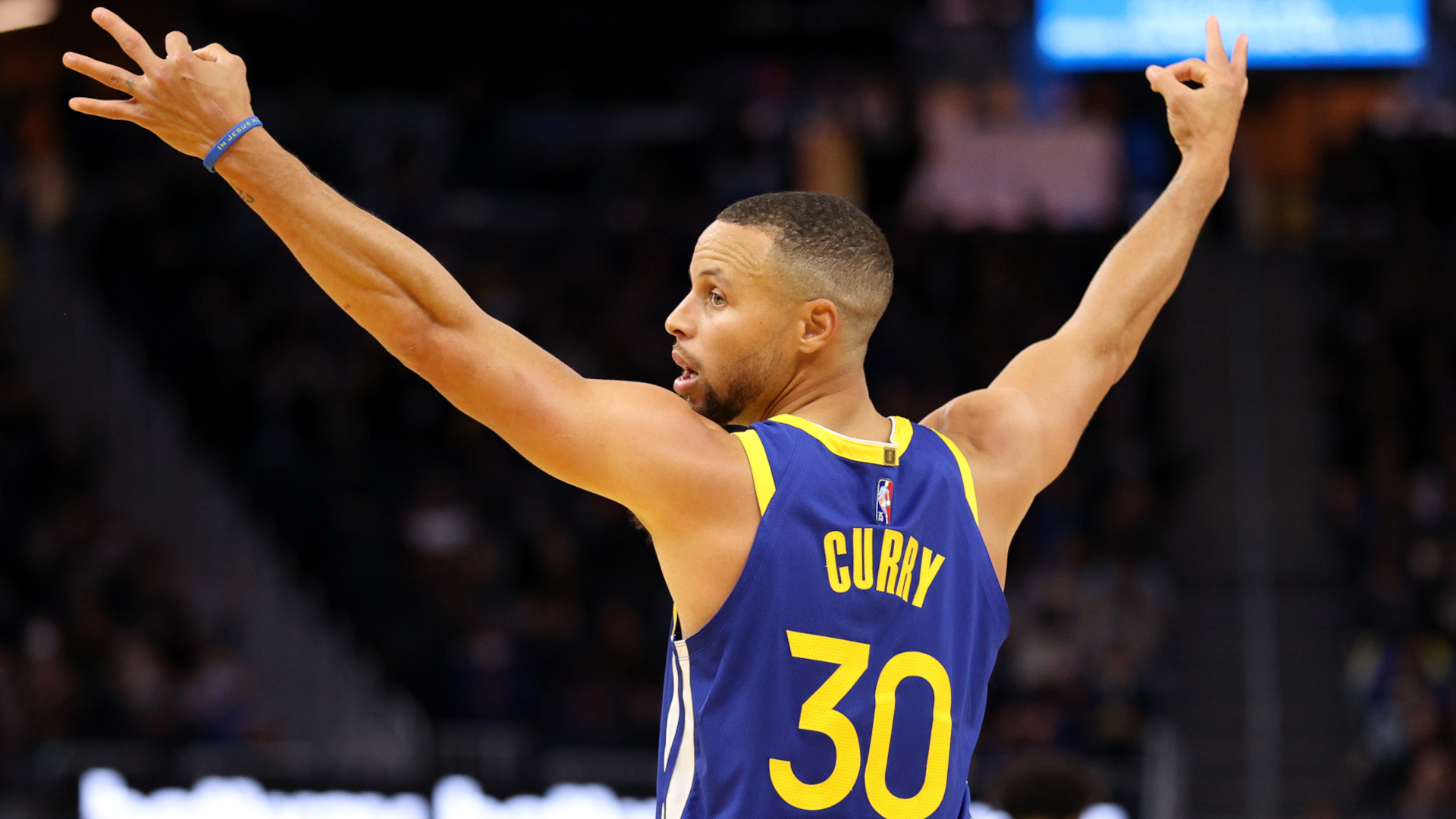 
                <strong>Platz 1: Stephen Curry (seit 2009 in der NBA)</strong><br>
                &#x2022; Regular Season Spiele: 789 -<br>&#x2022; Getroffene Dreier: 2.977 -<br>&#x2022; Dreierversuche: 6.903 -<br>&#x2022; Trefferquote: 43,1 %<br>
              