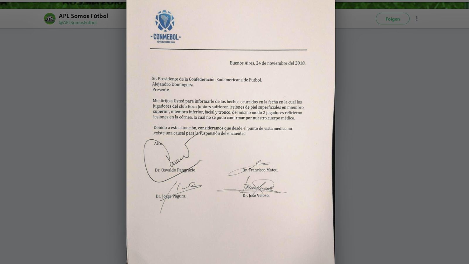 
                <strong>CONMEBOL-Dokument</strong><br>
                Die Boca Juniors beantragten in der Folge die Absage der Partie beim Verband. Laut eines in den sozialen Medien kursierenden Schreibens des Conmebol konnten die Verbandsärzte bei den Spielern keine gravierenden Verletzungen feststellen, die eine Absage der Partie rechtfertigen würden. Die Echtheit des Dokuments wurde bisher nicht bestätigt. Kurze Zeit darauf erklärte auch Kontrahent River Plate, nicht spielen zu wollen, wenn die Boca-Spieler nicht bereit dazu wären. Der Verband blieb allerdings auf seiner Linie und verlegte den Anstoß lediglich im Stundentakt nach hinten.
              