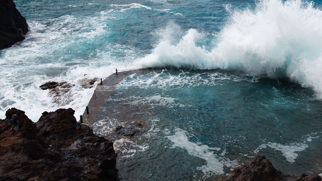 Felsenpools auf Teneriffa sind beliebt bei Tourist:innen - und manchmal auch gefährlich. (Symbolbild)