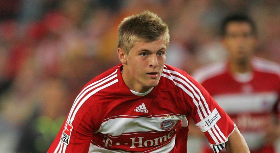 
                <strong>7. Toni Kroos</strong><br>
                Debüt: 26. September 2007Alter: 17 Jahre und 265 Tage
              