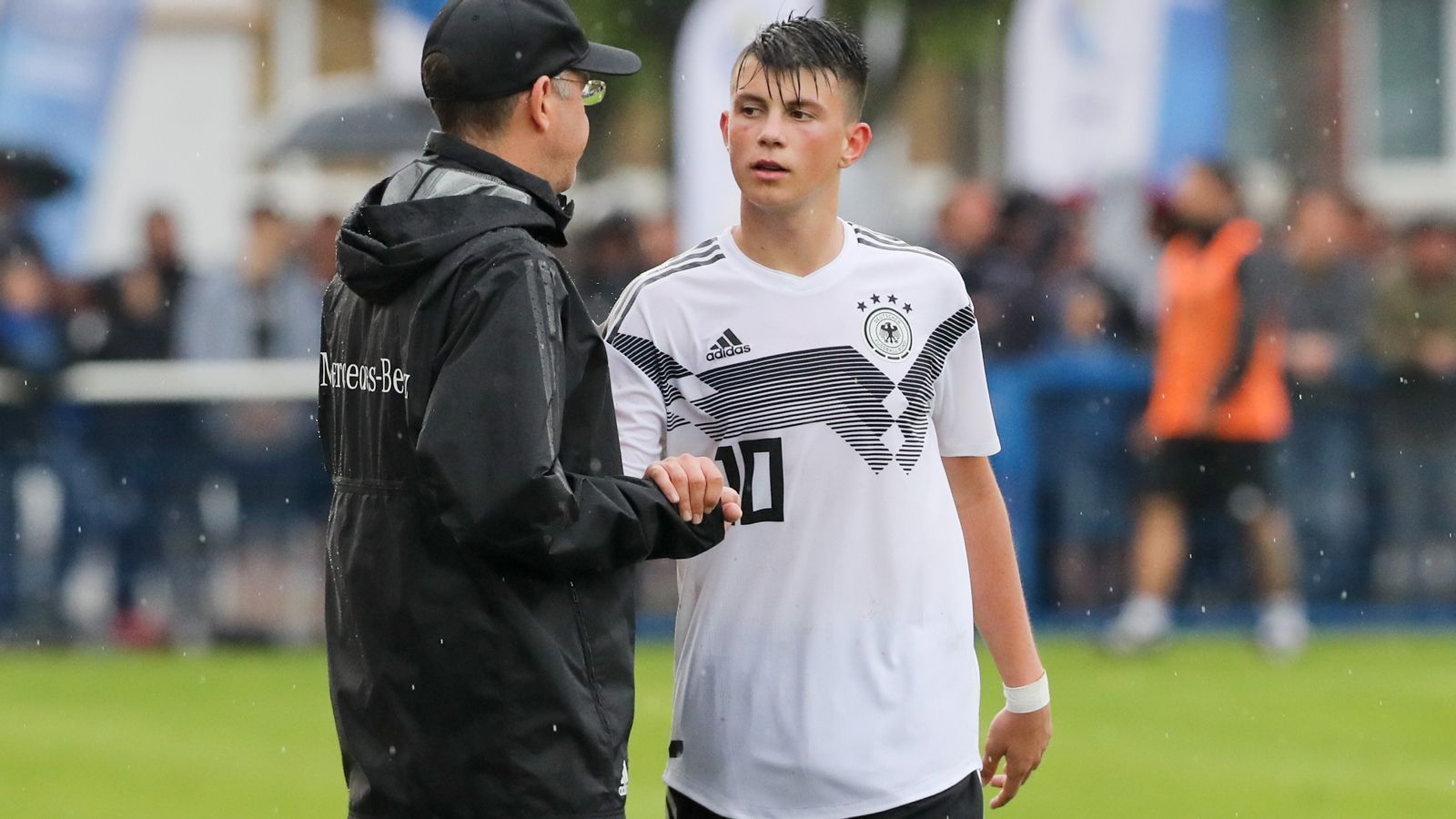 
                <strong>Lazar Samardzic</strong><br>
                Position: MittelfeldAlter: 17 JahreVerein: Hertha BSCU17-Länderspiele: 0/0 Tore
              