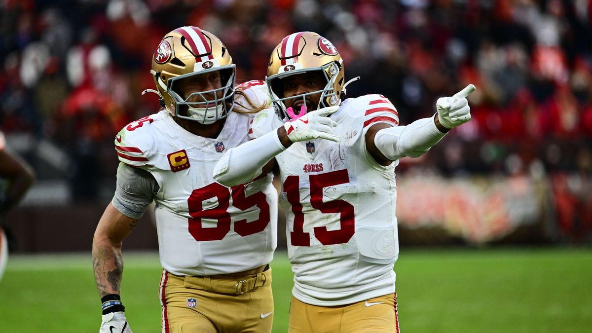 NFL, American Football Herren, USA San Francisco 49ers at Cleveland Browns Nov 30, 2025; Cleveland, Ohio, USA; San Francisco 49ers tight end George Kittle (85) and San Francisco 49ers wide receiver...