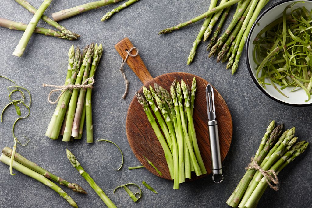 Spargel zubereiten: Grün, weiß und violett - welche Variante muss ...