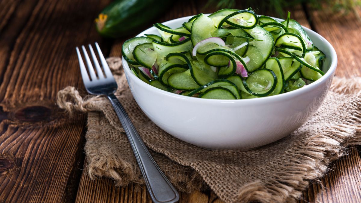 Gurkensalat mit Essig-Öl-Dressing