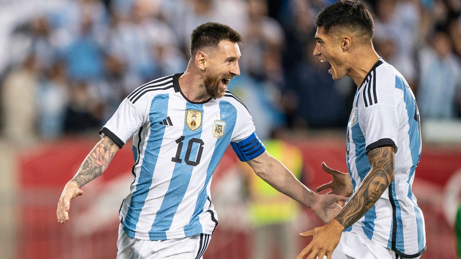 
                <strong>Platz 2: Argentinien</strong><br>
                Argentinien hat das große Glück, nie viel am eigenen Trikot verändern zu müssen und trotzdem am Ende immer ein gelungenes Ergebnis zu haben. Hellblaue und weiße Streifen, Nummer dezent drauf und fertig. Aber es ist wie so oft bei großen Turnieren. Ein Team ist am Ende einfach besser.
              