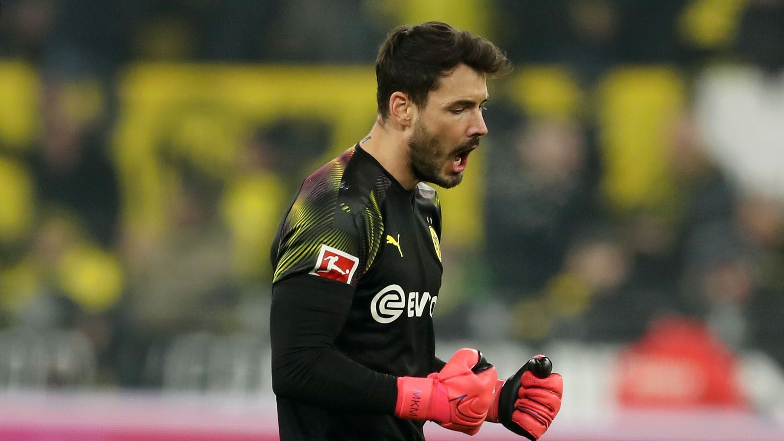 
                <strong>Roman Bürki</strong><br>
                Wird in den ersten 45 Minuten im Grunde nicht gefordert. Stark sein Reflex gegen Kölns Uth nach dessen Schuss aus kurzer Distanz. Beim 1:3 dann chancenlos. ran-Note: 3
              