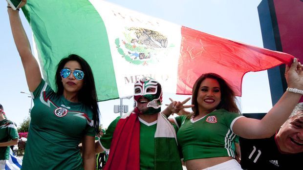 
                <strong>Fans der Copa America 2016</strong><br>
                Mexikos Nationalmannschaft um Leverkusens Chicharito sollte durch Fans wie diese zwei Mädels den letzten Motivationsschub für eine gute Copa America 2016 bekommen.
              