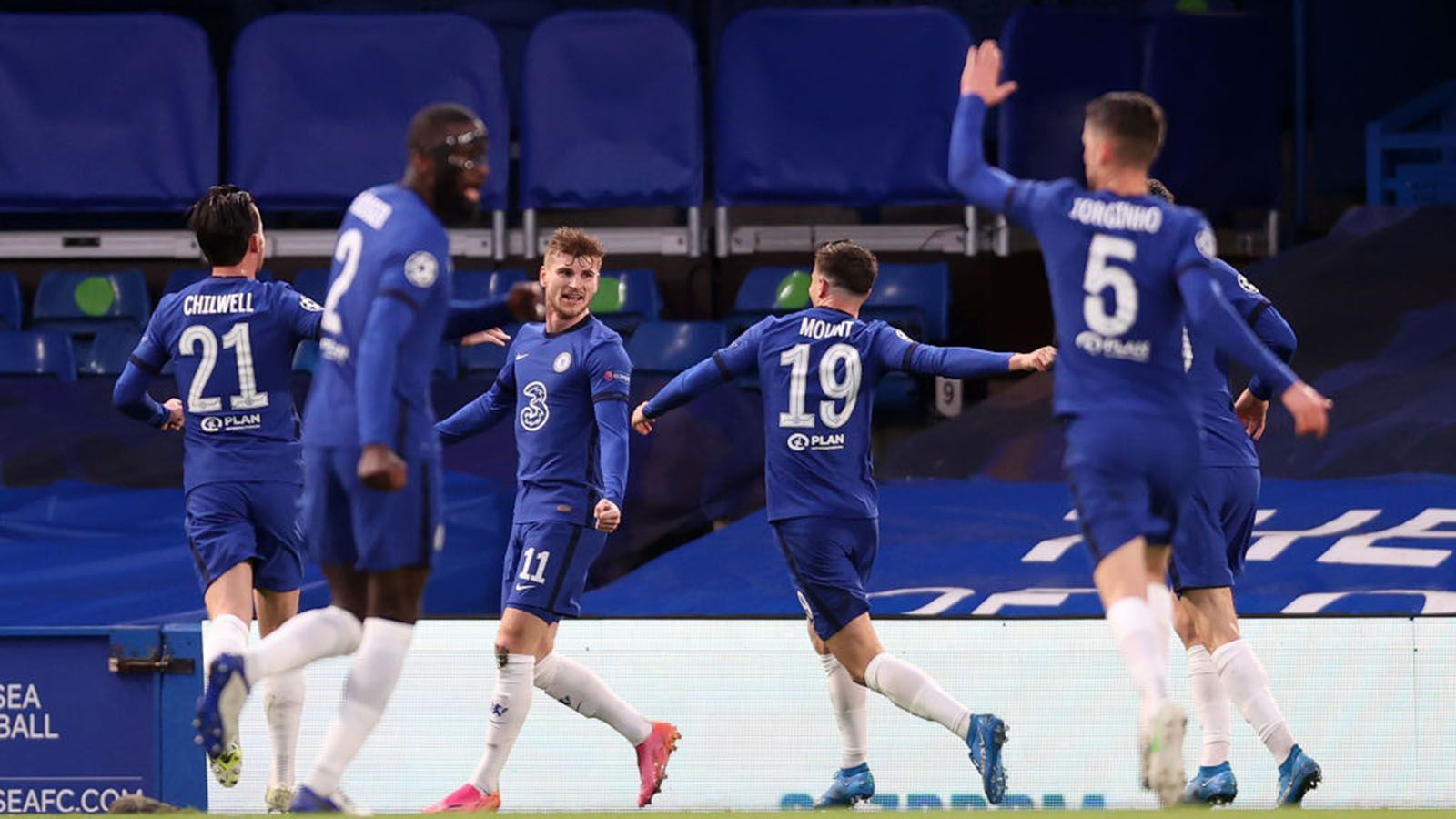 
                <strong>Die DFB-Spieler im Blickpunkt bei FC Chelsea gegen Real Madrid</strong><br>
                Der FC Chelsea steht im Finale der Champions League. Ein 2:0-Sieg im Halbfinal-Rückspiel gegen Real Madrid reicht den "Blues", die dabei sogar zahlreiche hochkarätige Chancen vergeben. Gleich vier deutsche Spieler stehen an der Stamford Bridge auf beiden Seiten auf dem Platz. ran.de hat sich die Leistung der DFB-Stars genauer angeschaut. 
              