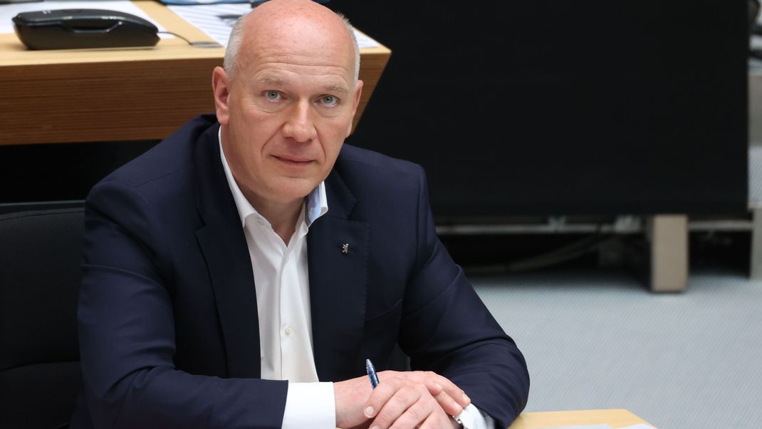 Berlins Regierender Bürgermeister Kai Wegener bekommt Brandbrief von Kindernotdienst.