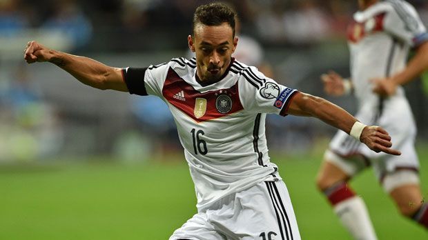 
                <strong>Karim Bellarabi (EM 2016)</strong><br>
                Karim Bellarabi (EM 2016): Der Flügelspieler von Bayern Leverkusen war beim Trainingslager in Ascona angeschlagen und verpasste dadurch auch das Testspiel gegen die Slowakei. Das wurde ihm zum Verhängnis.
              