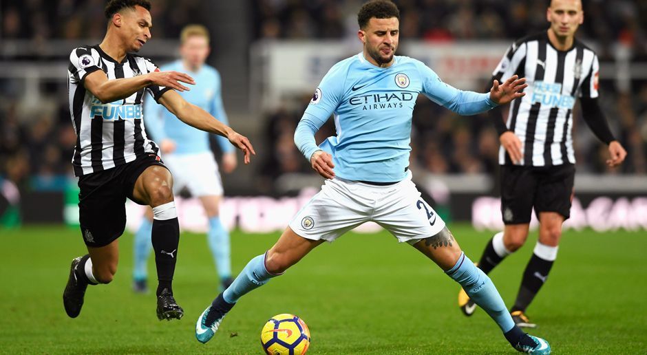 
                <strong>Rechter Verteidiger: Kyle Walker</strong><br>
                Rechter Verteidiger ist der jetzt ebenfalls bei Manchester City spielende Engländer Kyle Walker. Die Citizens überwiesen für den 27-Jährigen 51 Millionen Euro an Tottenham Hotspur.
              
