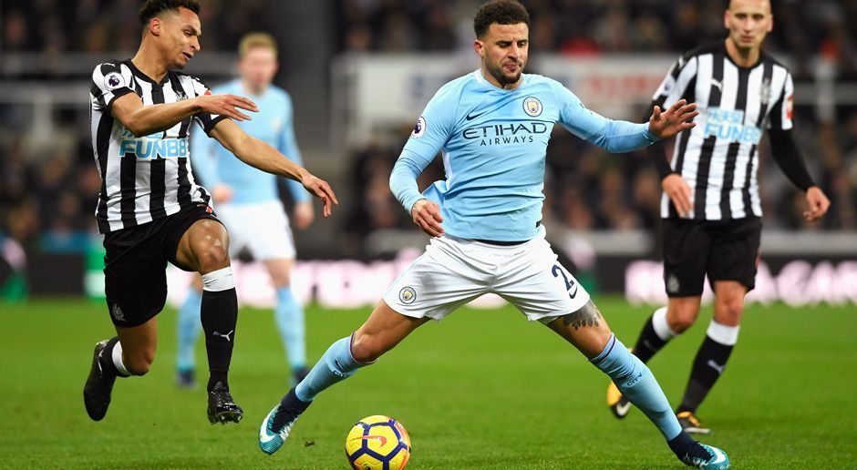 
                <strong>Rechter Verteidiger: Kyle Walker</strong><br>
                Rechter Verteidiger ist der jetzt ebenfalls bei Manchester City spielende Engländer Kyle Walker. Die Citizens überwiesen für den 27-Jährigen 51 Millionen Euro an Tottenham Hotspur.
              