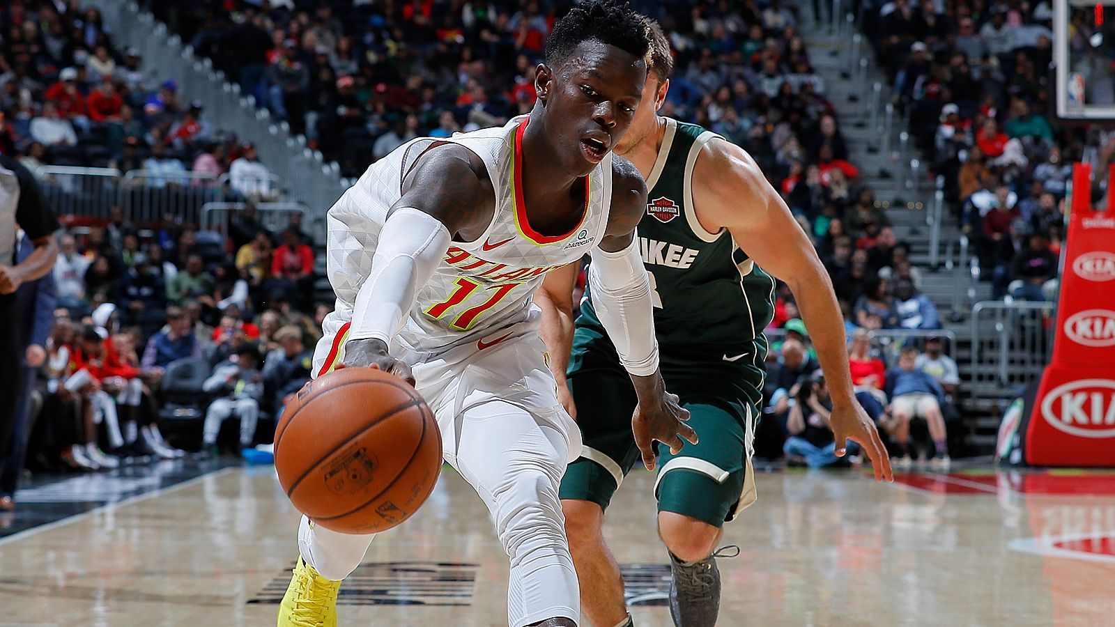 
                <strong>Chicago Bulls</strong><br>
                Auf der Suche nach wertvollen Draft Picks könnte der Blick der Hawks auch in Richtung Chicago wandern. Die Bulls hätten an Position 22 einen interessanten Spot im Draft und wären wohl nicht abgeneigt, einen der teuren Spielerverträge von Omer Asik oder Cristiano Felicio loszuwerden. Bleibt für beide Franchises nur noch, die beiden jungen Point Guards Schröder und Kris Dunn zu bewerten. Der Deutsche ist in seiner Entwicklung weiter und weniger verletzungsanfällig. Vielleicht ausreichend Gründe genug, um aus Sicht der Bulls einen Trade zu forcieren.
              