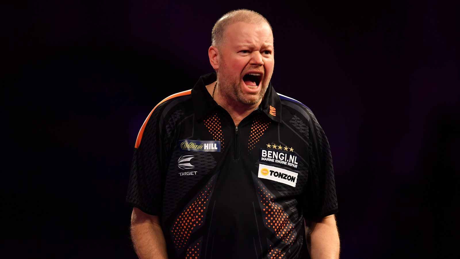 
                <strong>4. Raymond van Barneveld (3,76 Millionen Euro)</strong><br>
                Der bis jetzt erfolgreichste Niederländer ist auf Platz vier der ewigen Preisgeld-Liste der Dartsspieler. Raymond van Barneveld wurde bereits fünf Mal Weltmeister und ist seit 1987 auf der Tour dabei. Im Moment ist "Barney" ein wenig in den Hintergrund gerückt, doch 2019 soll wieder angegriffen werden. Dabei hilft dem 51-Jährigen die Wild Card, welche er für die Darts Premier League bekommen hat.
              