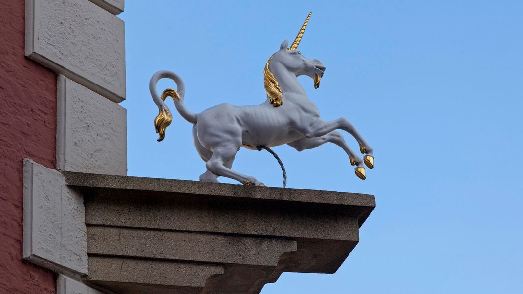 Ein Einhorn als Symbol einer Apotheke in Lüneburg.